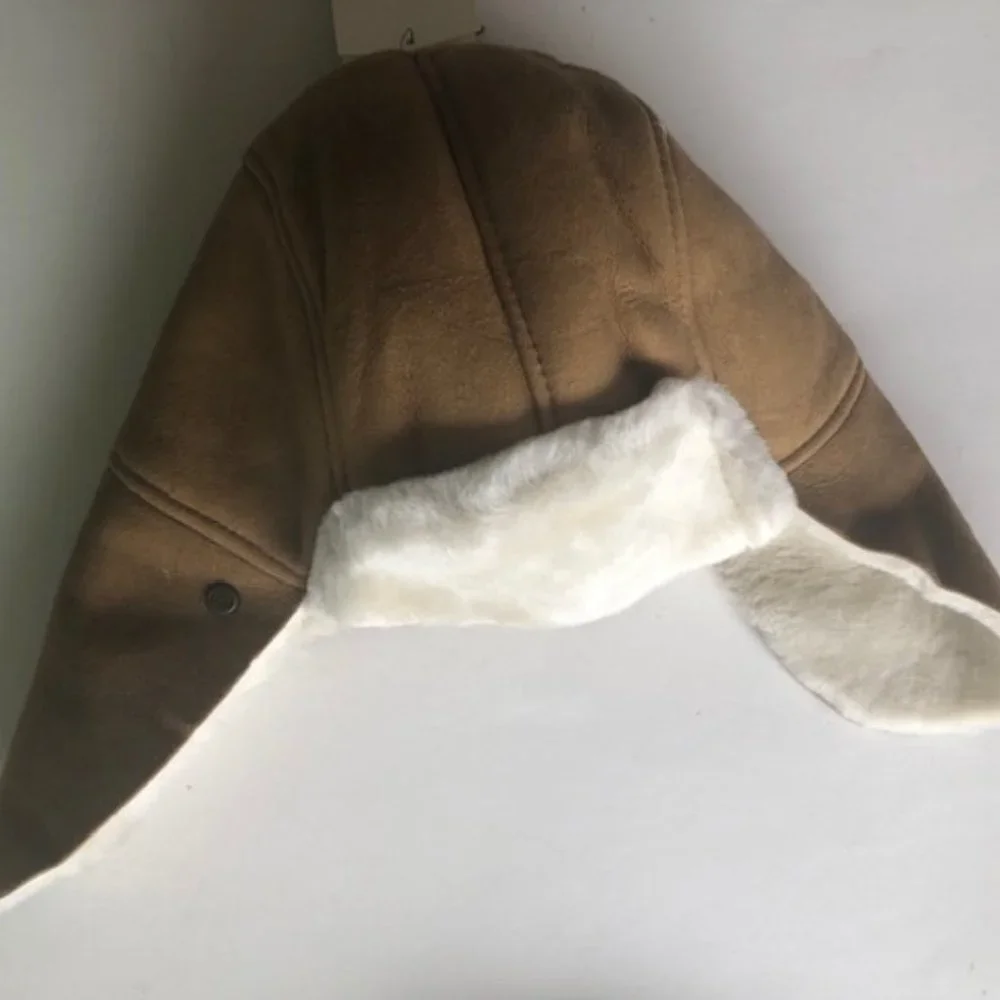 UGG KIDS LEATHER & REAL SHEARLING TRAPPER HAT. SHEEPSKIN. NWT